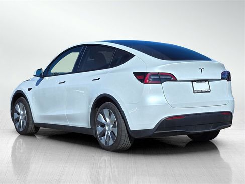 Used 2024 Tesla Model Y 2WD image 6