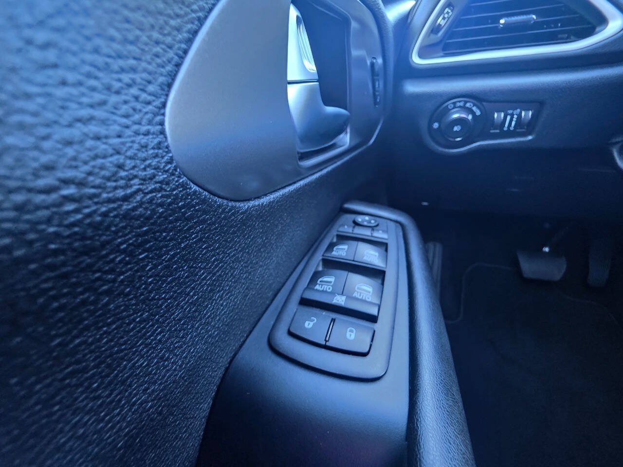 Used 2026 Chrysler Pacifica Select FWD image 41