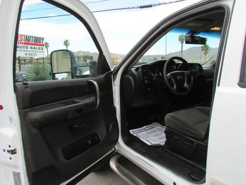 Used 2007 Chevrolet Silverado 2500 LT w/ 2LT Convenience Package AWD/4WD image 16