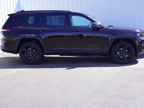 Used 2023 Jeep Grand Cherokee L Limited w/ Black Appearance Package image 2