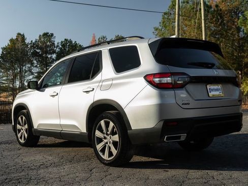 Certified 2024 Honda Pilot Sport image 7