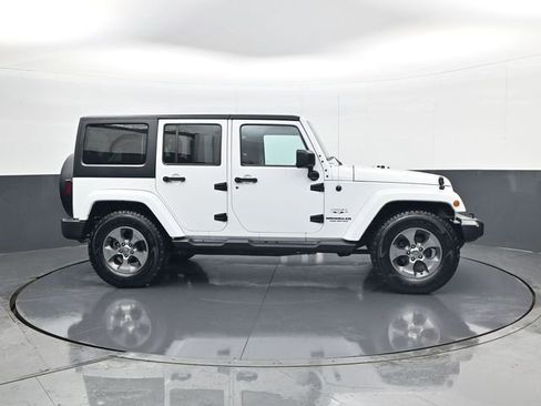Used 2016 Jeep Wrangler Unlimited Sahara AWD/4WD image 4