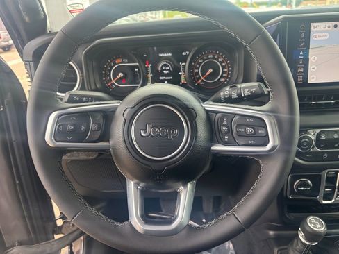 Used 2024 RAM 1500 Big Horn AWD/4WD image 30