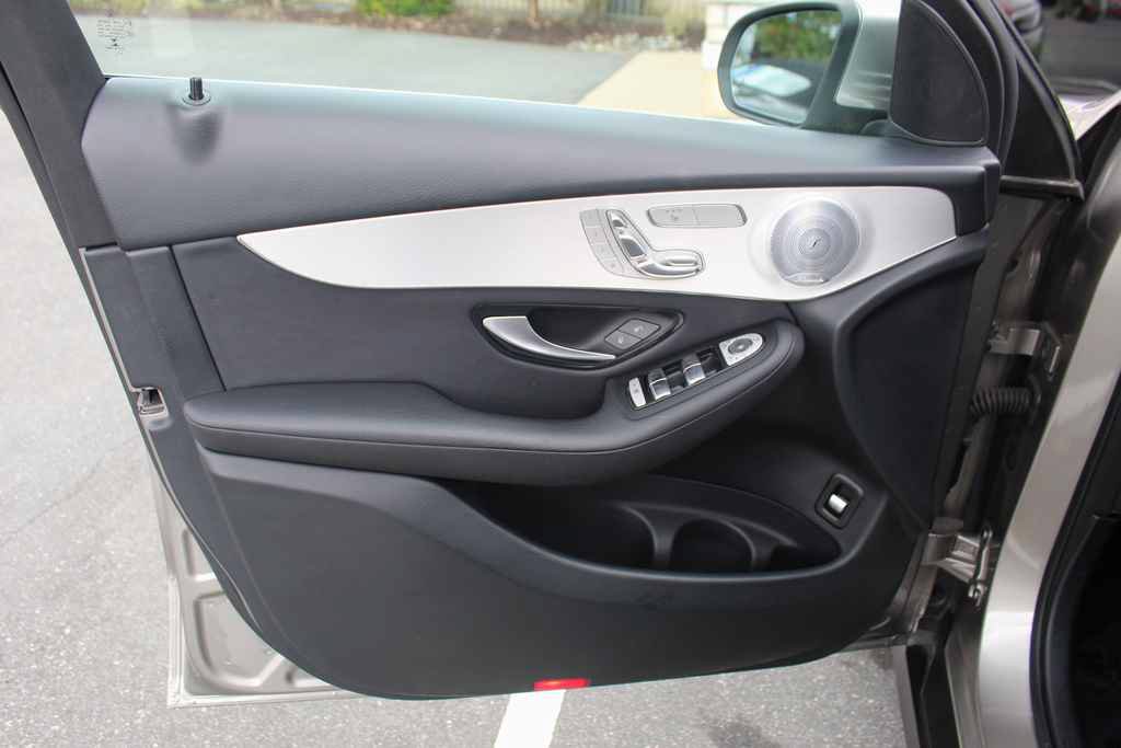 Used 2019 Mercedes-Benz GLC 300 4MATIC image 12