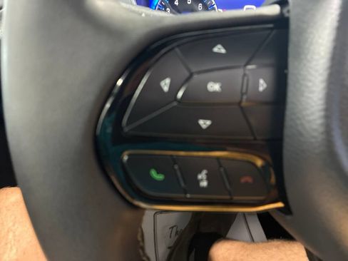 Used 2025 Chrysler Pacifica Limited FWD image 22