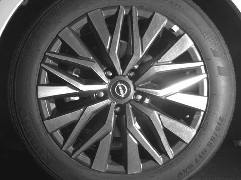 Used 2025 Nissan Altima 2.5 SV FWD image 15