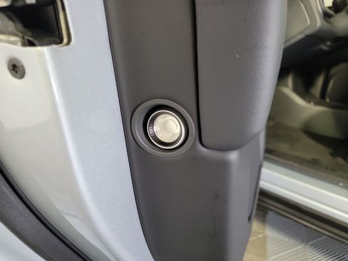 Used 2025 Rivian R1S Adventure AWD/4WD image 32