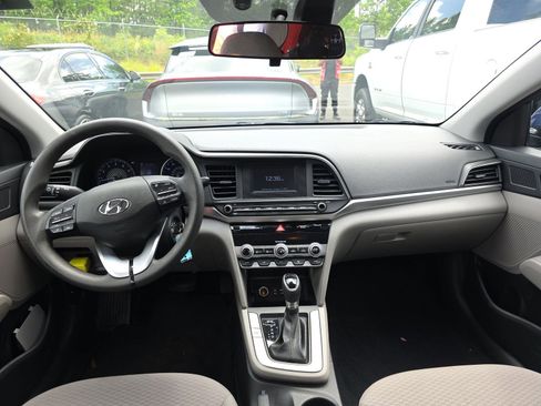 Used 2020 Hyundai Elantra SE FWD image 15