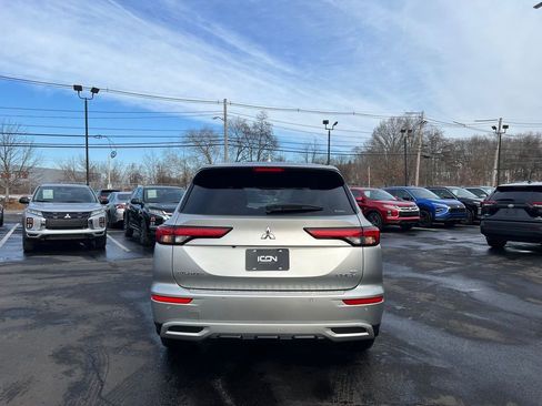 Used 2024 Mitsubishi Outlander SE image 6