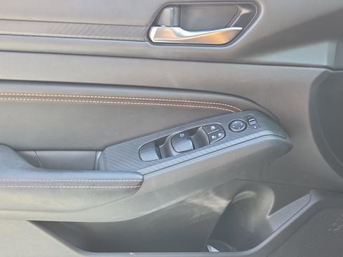 Used 2019 Nissan Altima 2.5 SR FWD image 17