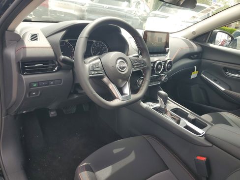 New 2025 Nissan Sentra SR w/ Midnight Edition image 11