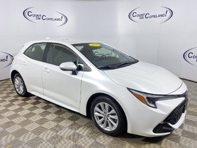 Used 2025 Toyota Corolla SE FWD image 1