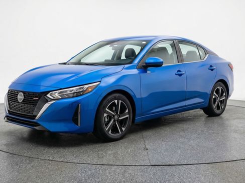 Used 2025 Nissan Sentra SV image 3