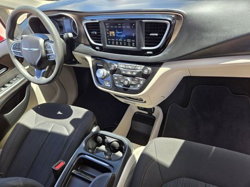 Used 2018 Chrysler Pacifica Touring Plus FWD image 13