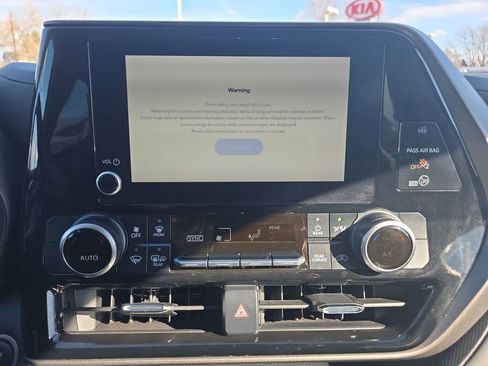 Used 2024 Toyota Highlander LE image 22