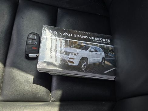 Used 2021 Jeep Grand Cherokee Limited image 10