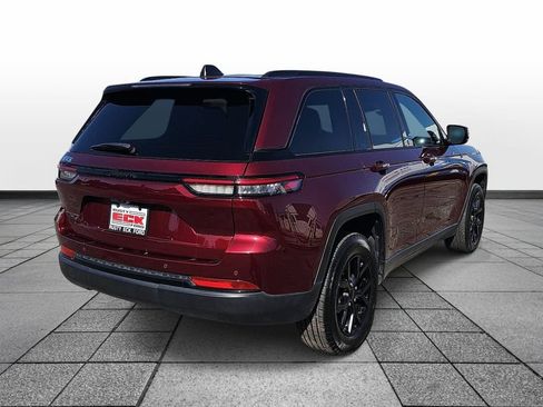 Used 2025 Jeep Grand Cherokee Altitude AWD/4WD image 5