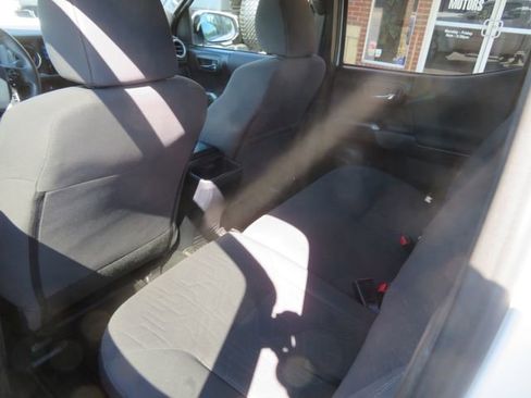 Used 2019 Toyota Tacoma 2WD Double Cab image 19