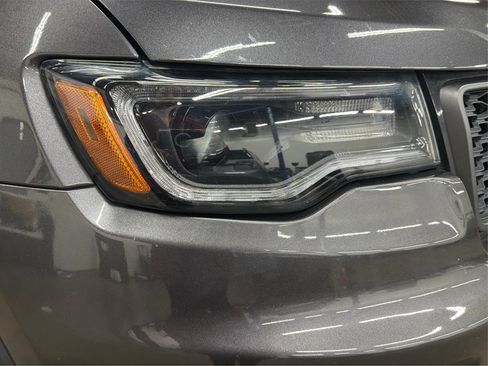 Used 2020 Jeep Grand Cherokee Trailhawk w/ Premium Lighting Group AWD/4WD image 41