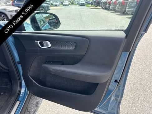 Used 2023 Volvo XC40 B5 Plus w/ Driver Assist Package AWD/4WD image 4