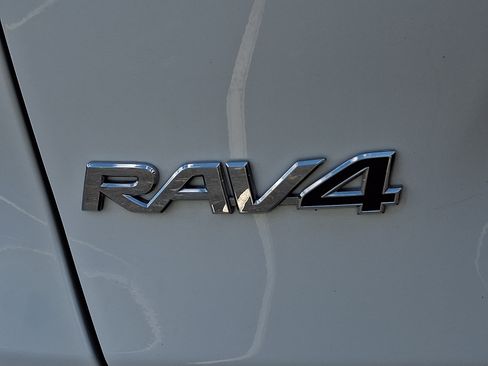 Used 2023 Toyota RAV4 XLE w/ XLE Grade Weather Package AWD/4WD image 29
