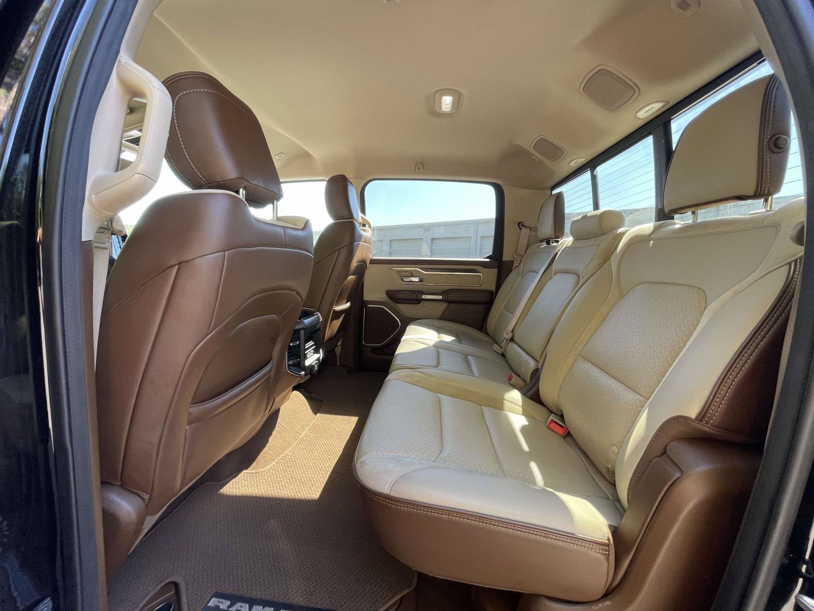 Used 2019 RAM 1500 Laramie AWD/4WD image 11