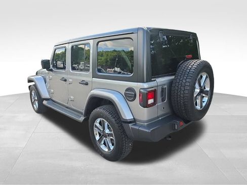 Used 2018 Jeep Wrangler Unlimited Sahara AWD/4WD image 8