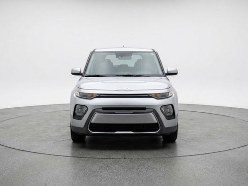 Used 2025 Kia Soul LX w/ LX Technology Package FWD image 2