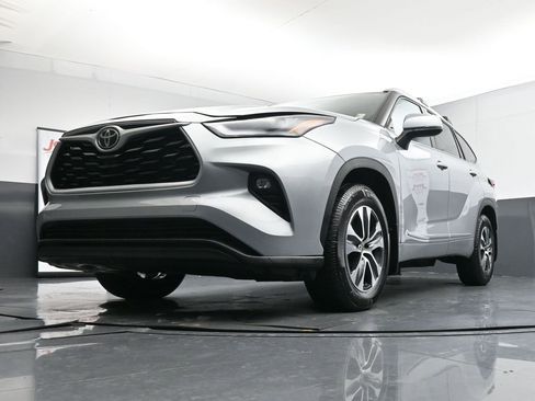 Used 2022 Toyota Highlander XLE image 41
