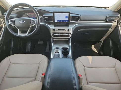 Used 2022 Ford Explorer XLT w/ Equipment Group 202A image 10