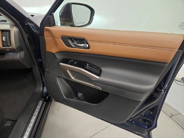 Used 2025 Nissan Pathfinder Platinum w/ Cargo Package AWD/4WD image 27
