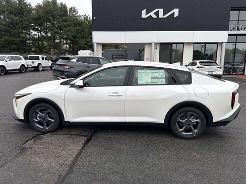 New 2026 Kia K4 FWD image 2
