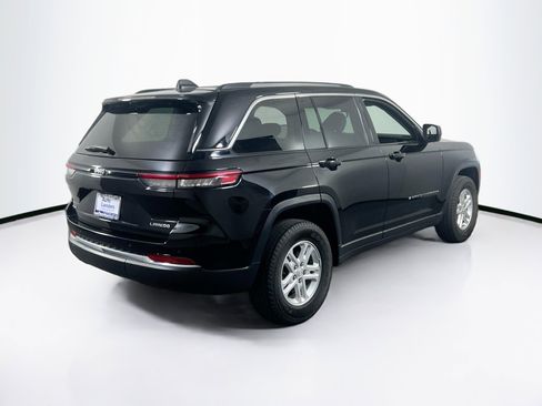 Used 2023 Jeep Grand Cherokee Laredo w/ Luxury Tech Group I AWD/4WD image 5