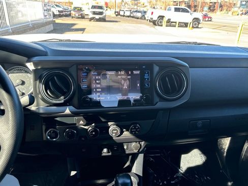 Used 2019 Toyota Tacoma TRD Off-Road image 15