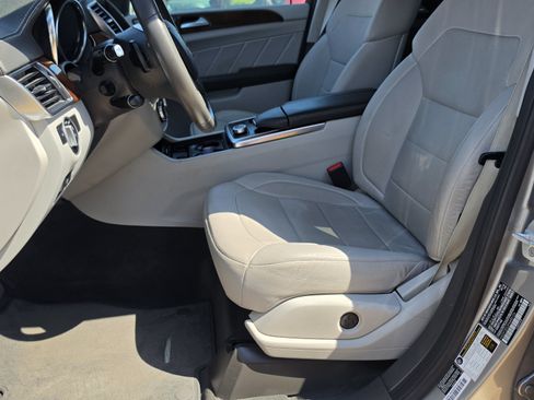 Used 2015 Mercedes-Benz GL 320 BlueTEC 4MATIC w/ Premium I Package image 28