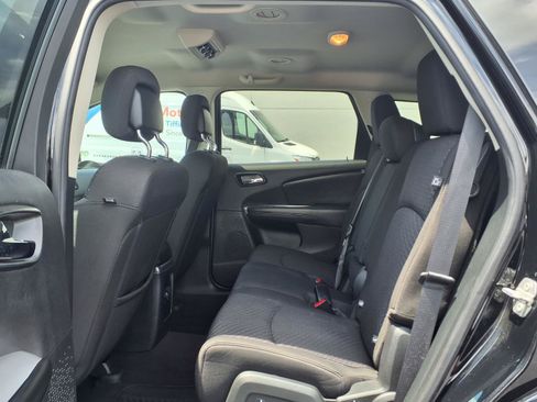 Used 2019 Dodge Journey SE w/ Connectivity Group FWD image 12