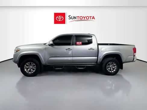 Used 2017 Toyota Tacoma SR5 w/ Tow Package RWD image 7