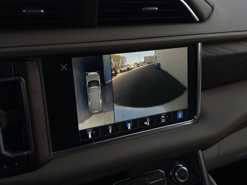 Used 2022 GMC Yukon Denali w/ Denali Ultimate Package image 24