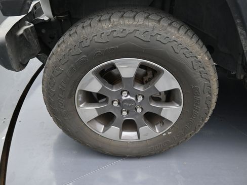 Used 2019 Jeep Wrangler Unlimited Sahara image 10