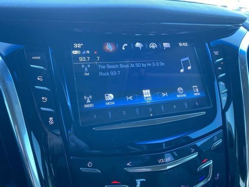 Used 2017 Cadillac Escalade Luxury image 16