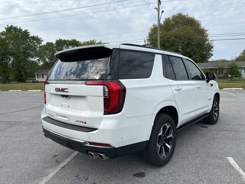 Used 2025 GMC Yukon AT4 w/ AT4 Premium Package AWD/4WD image 5