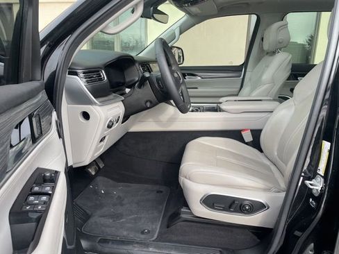 Used 2023 Jeep Wagoneer Series II w/ Premium Group I image 23