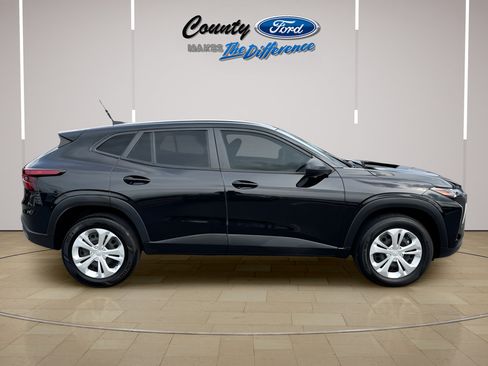Used 2024 Chevrolet Trax LS FWD image 12