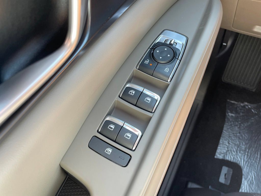 New 2027 Kia Carnival FWD image 25