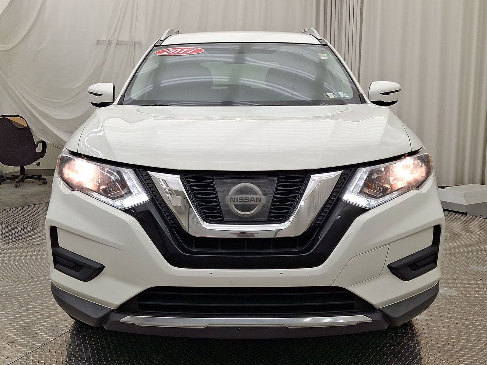 Used 2017 Nissan Rogue SV AWD/4WD image 32