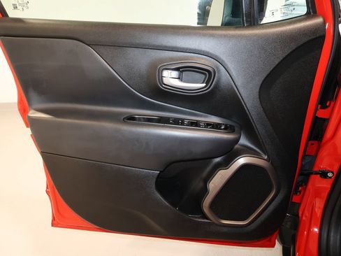 Used 2023 Jeep Renegade Latitude AWD/4WD image 22