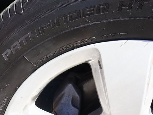 Used 2021 Chevrolet Suburban High Country w/ Premium Package image 54