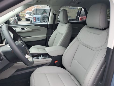 New 2026 Ford Explorer Active image 7