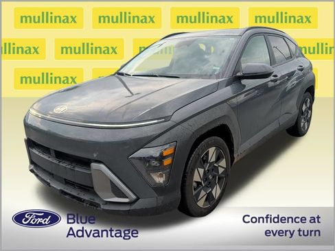 Used 2025 Hyundai Kona SEL FWD image 2