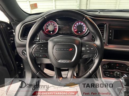 Used 2016 Dodge Challenger SXT RWD image 39